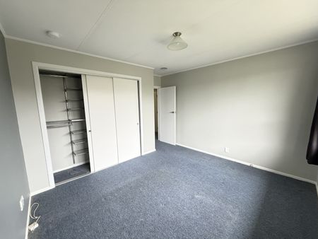 13 Jane Grove, Paparangi - Photo 2