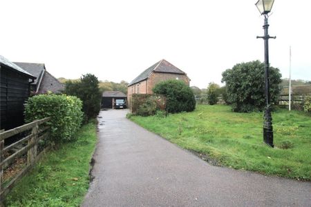 4 bedroom detached house to rent - Photo 3