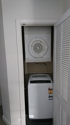 Spacious and furnished studio apartment - Photo 1