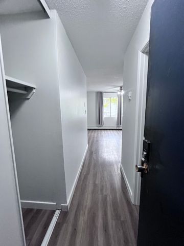 Pinewood Manor Apartments - Photo 2