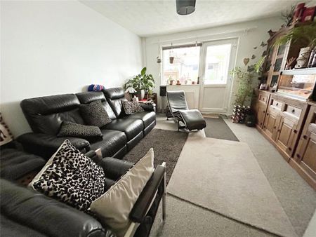 2 bedroom semi-detached house to rent - Photo 3