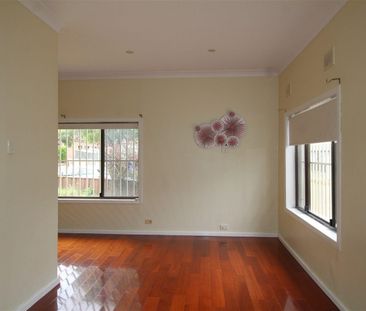 MODERN 3 BEDROOM FAMILY HOME - Photo 1