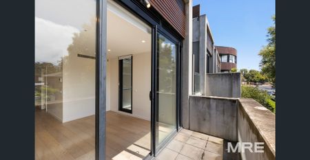 Spacious, perfect location - Photo 5