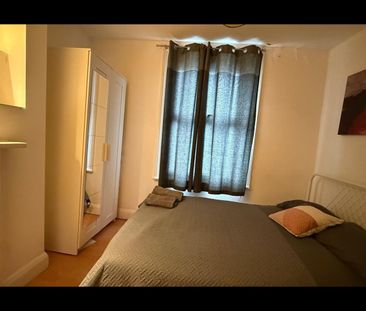 2 Bed Flat, Fulham Broadway, SW6 - Photo 2