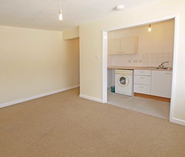 1 bedroom Upper Floor Flat flat to rent - Photo 5
