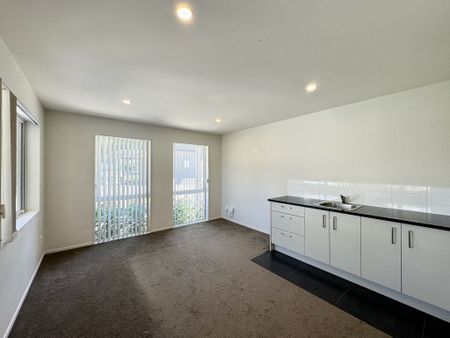 4-BEDROOM IN ONEHUNGA - Photo 2