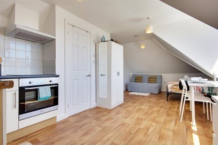 Flat 6, Primerose, Bournemouth, BH3 - Photo 4