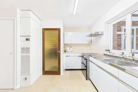 Balliol Way, Owlsmoor, Sandhurst, Berkshire, GU47 - Photo 5