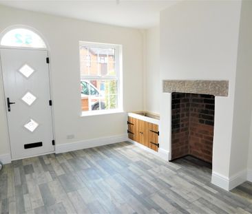 2 bedroom mid terrace to let - Photo 1
