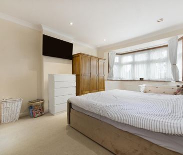 4 bedroom semi-detached house to rent - Photo 6