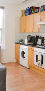 Flat 3, 11 Brudenell Road, LS6 1HA, Leeds - Photo 3
