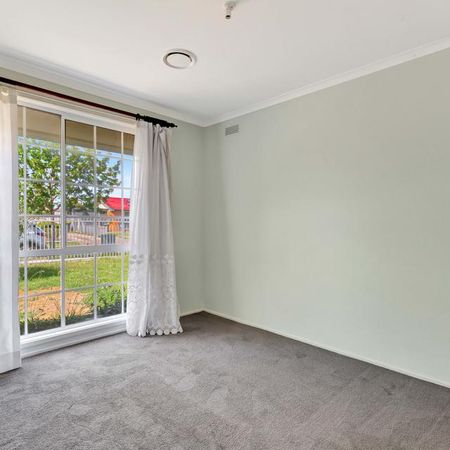 Spacious Family Living with Outdoor Entertaining in a Prime Albanvale Location - Photo 3