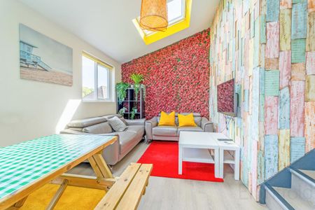 6 bedroom semi-detached house to rent - Photo 2