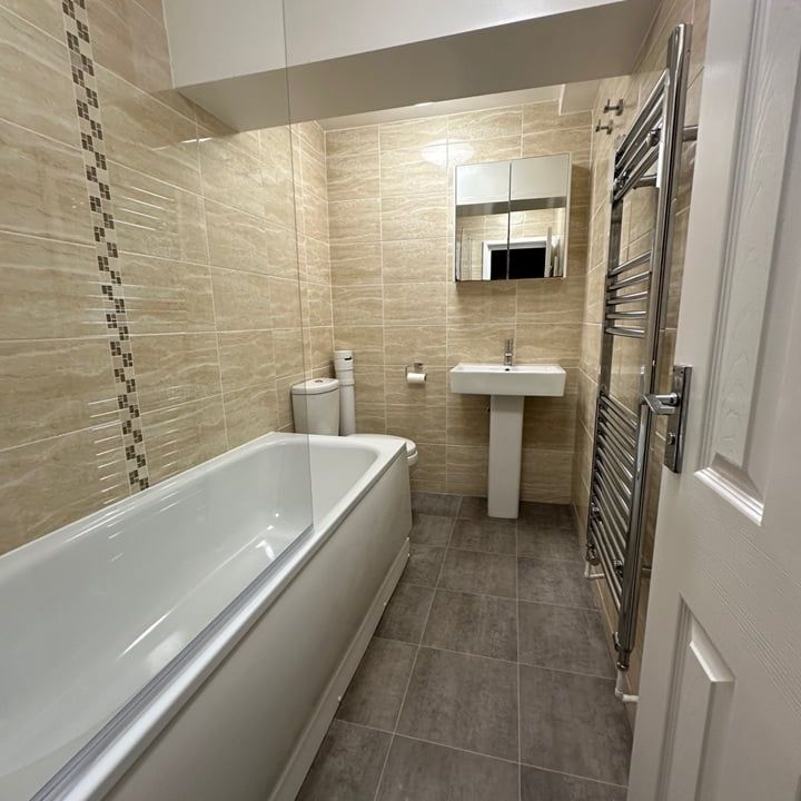 Studio Flat, Royal York Crescent, BS8 - Photo 1