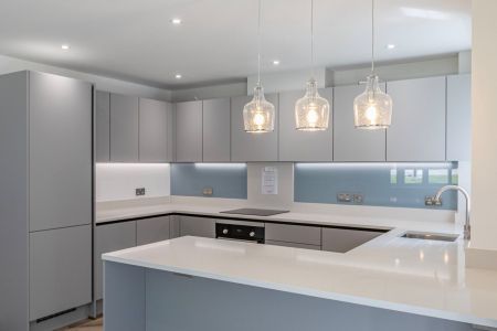 Sheerwater Road, West Byfleet, Surrey, KT14 - Photo 4