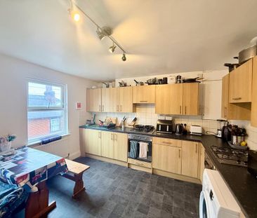 1 bedroom in a house share to rent - Photo 2