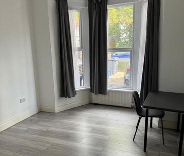 Room in a Shared House, Northbrook Road, IG1 - Photo 3