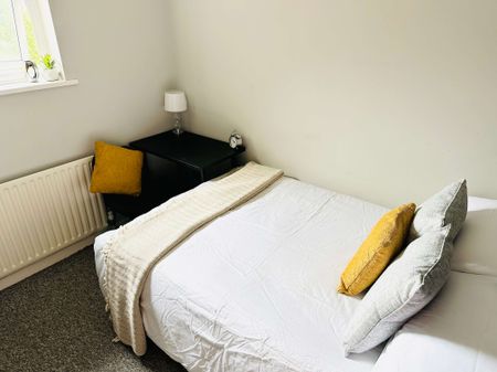 Lovely House Share in Brighton Room 2 - Photo 4