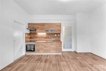 Světlý byt 2+kk s lodžií v centru Hradce Králové - Photo 3