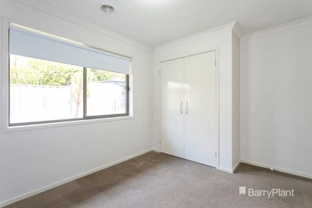 “Charming Family House” - Photo 2