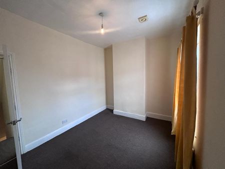 Spectacular 1 Bed Property in the heart of Wakefield - Photo 2