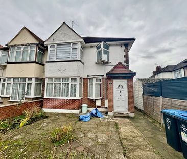 2 Bed Maisonette, Lyne Court, NW9 - Photo 2