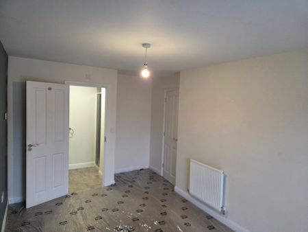 3 Bed Detached House, Harbord Close, BS4 - Photo 3