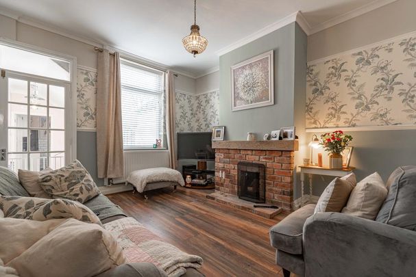 2 bedroom terraced house to rent - Photo 1