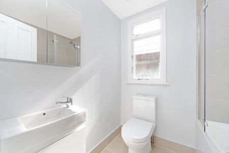 3 bedroom flat to rent - Photo 3