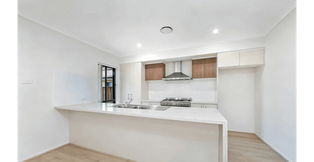 Spacious Four beds Family House with Double Garage - Photo 3
