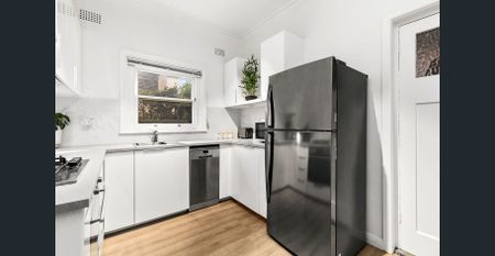 Stylish apartment in a boutique block - Photo 4