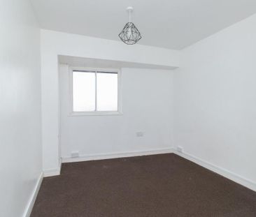 3 bedroom flat to rent - Photo 3