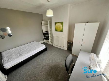 4 bedroom terraced house to rent - Photo 4