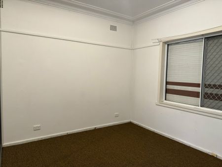 Charming 3-Bedroom Home in Dubbo - Photo 4