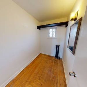 BLOOR ST W & DOVERCOURT RD - THREE BEDROOM + DEN (ID#53H2) - Photo 2