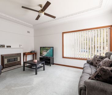 Single-level Family Home - 6 month lease ONLY - Grannyflat located ... - Photo 2