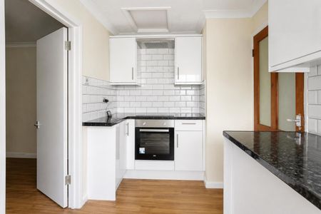 Woodgrange Drive, Southend-On-Sea - Photo 3