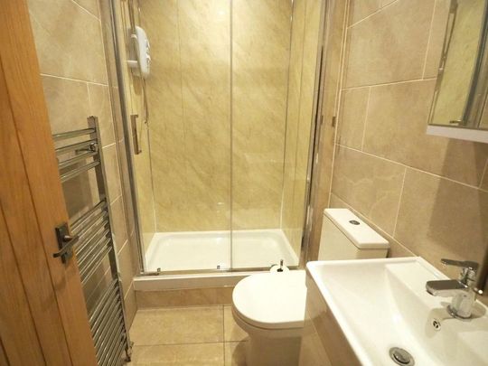 2 bedroom end of terrace house to rent - Photo 1