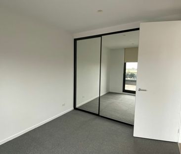 Modern Living in the Heart of Malvern East - Photo 1