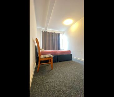 3 Bed Flat, Wordsworth Drive, S5 - Photo 6