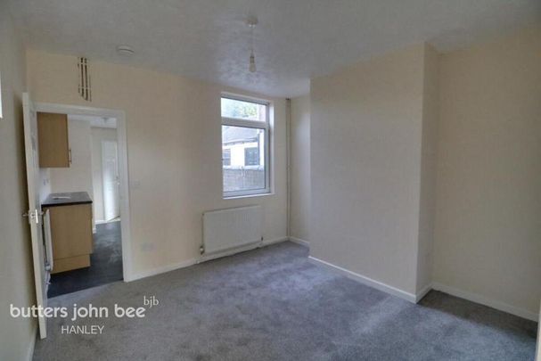 2 bedroom end of terrace house to rent - Photo 1
