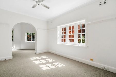 Character Filled Apartment - Photo 4