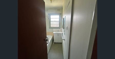 3 bedroom home in prime location - Photo 3