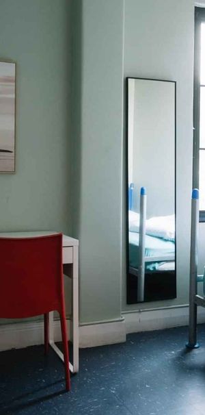 Single Room With Shared Bathroom - Photo 1