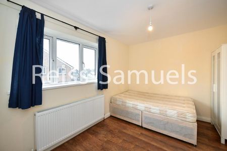 6 bedroom semi-detached house to rent - Photo 2