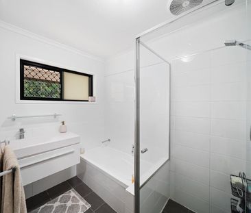 6 Hampton Court, Birkdale QLD 4159 - Photo 5