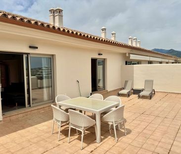 Luxury penthouse for rent in Estepona, Andalusia - Photo 6