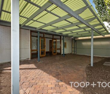 TRADITIONAL NORTH ADELAIDE LIVING - Photo 4