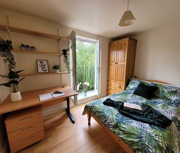 9 En-suite Rooms Available, 11 Bedroom House, Willowbank Mews – Stu... - Photo 1