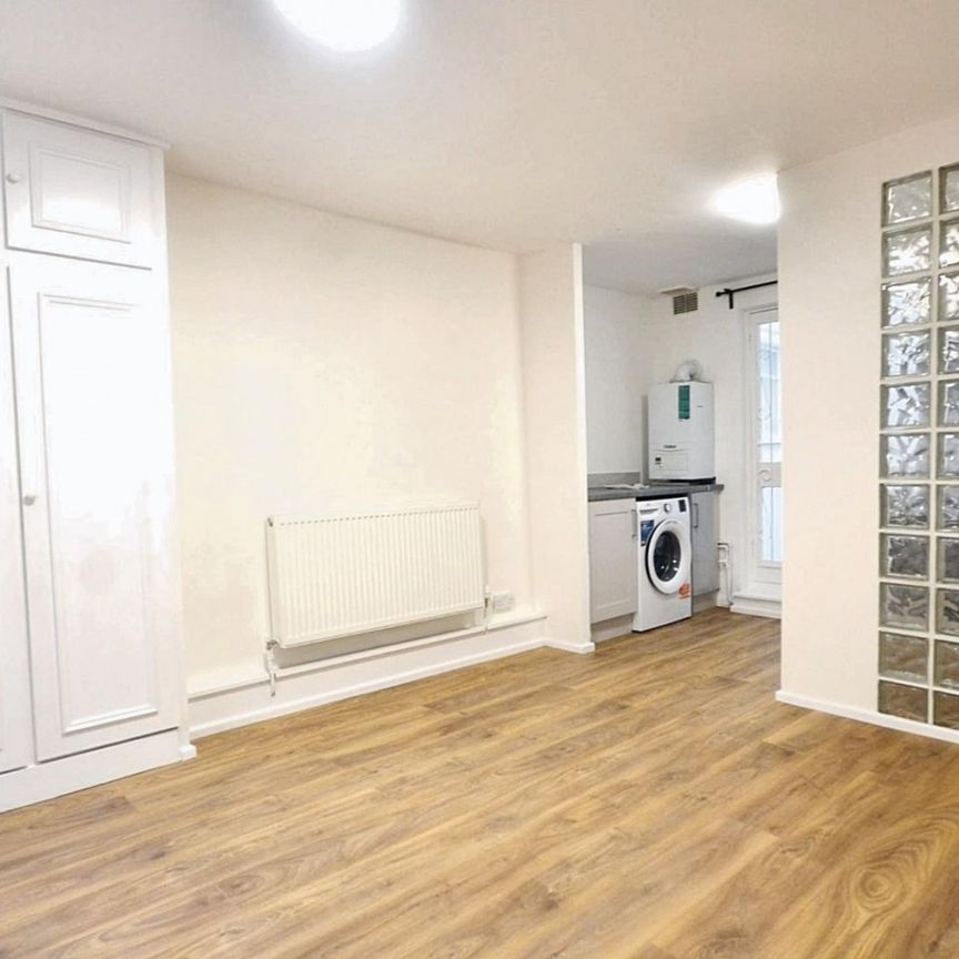 1 bedroom Flat To Let - Photo 1